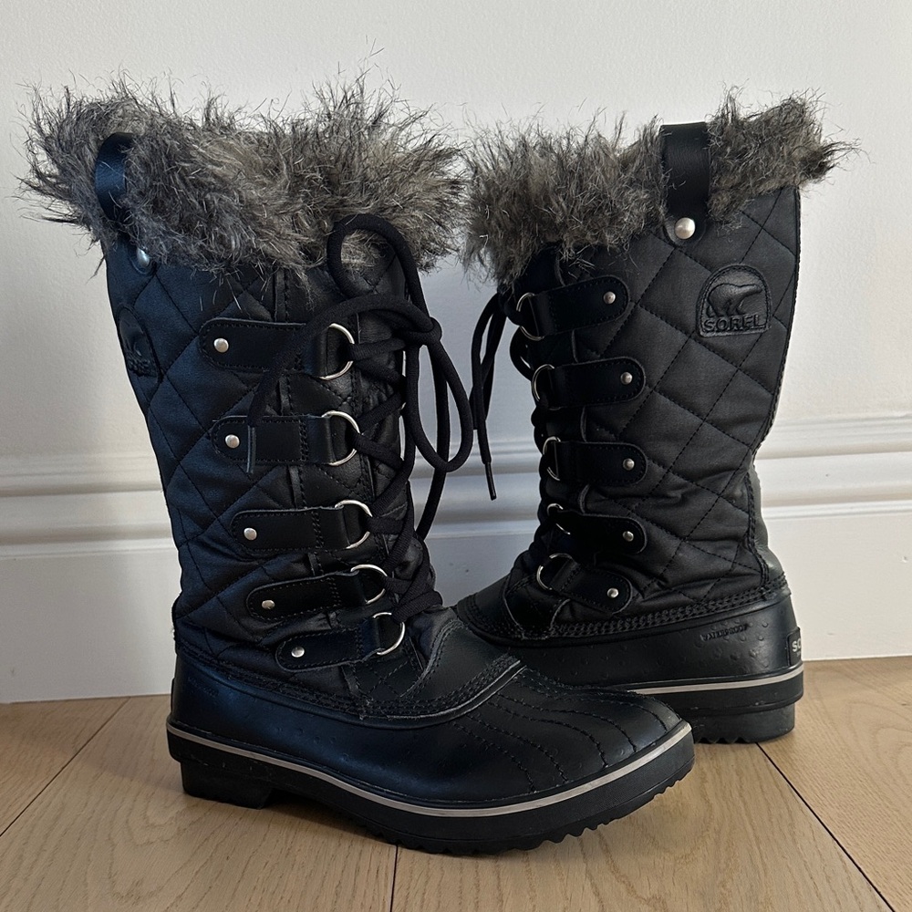 Sorel Joan of Arctic Winter Boots with Faux Fur Cuff - Size 8.5